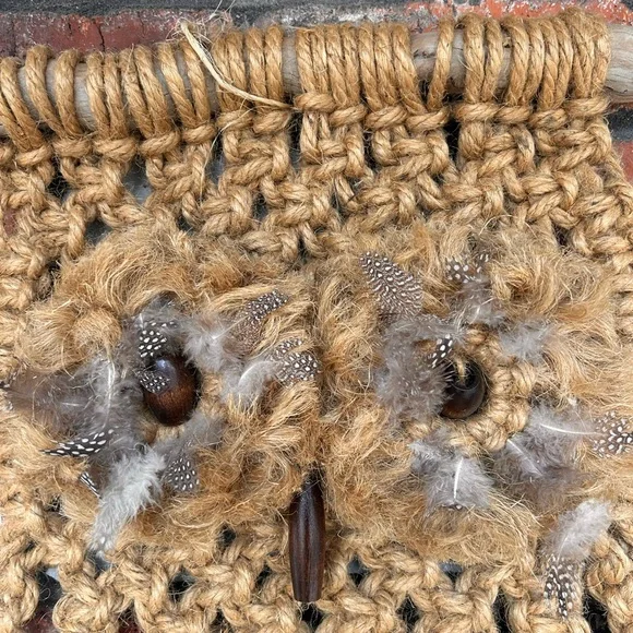 Large Vintage 70s macrame Owl with driftwood pieces - Picture 4 of 8